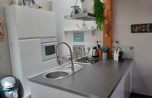 La Teste-de-Buch Villa | Cozy house in the city center, not far from the sea. Kind animal accepted.