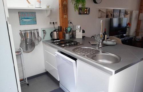 La Teste-de-Buch Villa | Cozy house in the city center, not far from the sea. Kind animal accepted.