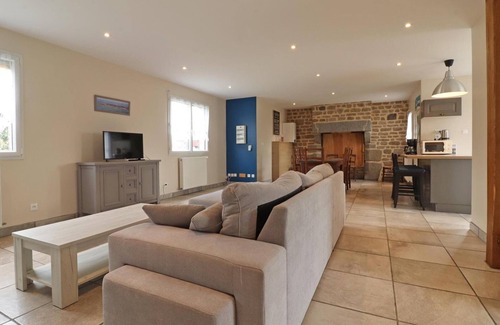 Sainte-Opportune Cottage | Cozy house in Sainte-Opportune with garden and terrace