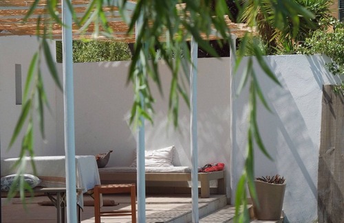 Castelo House | Cozy house with gorgeous swimming pool,1m from the village and 15m from thbeach.