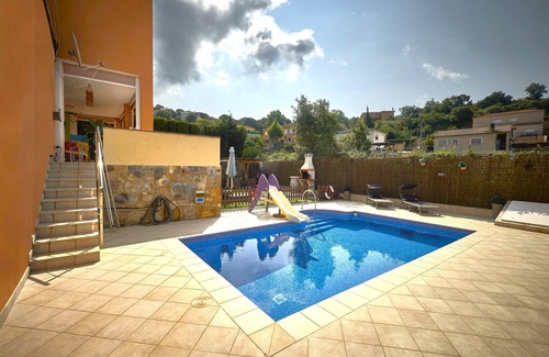 Vidreres Ski Chalet | Cozy house with pool