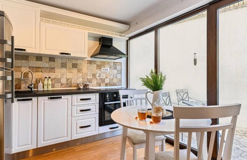 Brasov House | Cozy House with private Terrace, Bbq & Free Parking