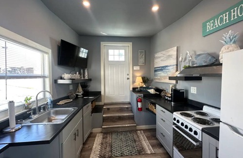 Key West Boat Rental | Cozy Houseboat