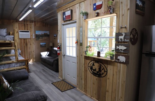 Hondo Cabin | COZY HUNTER'S CABIN IN THE HILL COUNTRY with detached bathroom