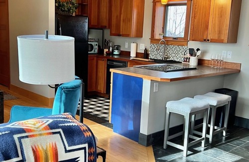 Four Corners Cabin | Cozy Hygge 2 bedroom cabin - kid friendly - farm stay