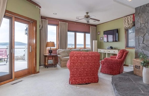 Malta House | Cozy, immaculate, lake front property. Only a few minutes to Saratoga Springs!