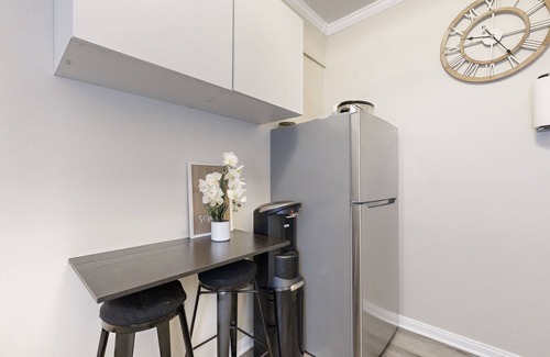 Perris House | Cozy In-Law Home with pool and hot tub access, WiFi, and modern appliances