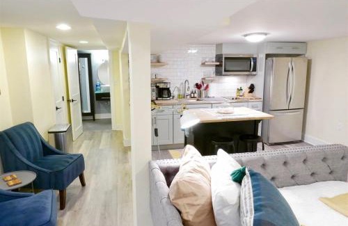 Southeast Apartment | Cozy Industrial Bijou Studio with parking