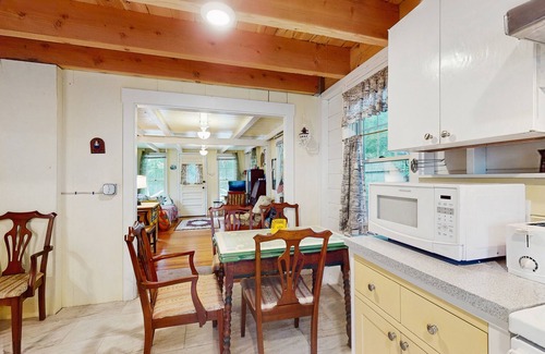 Oak Bluffs House | Cozy island cottage near local attractions with breezy yard & inviting interior