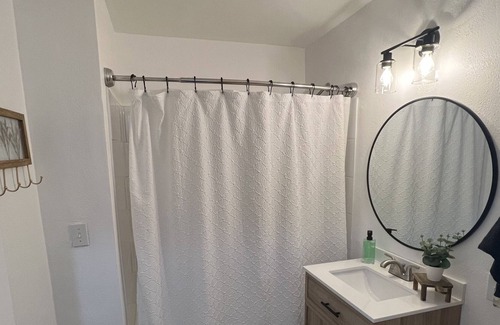 Prosser House | Cozy Kampflo Cottage ~ best location, block away from downtown!