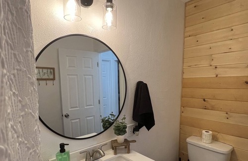 Prosser House | Cozy Kampflo Cottage ~ best location, block away from downtown!