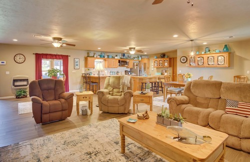 Eufaula House | Cozy Lake Eufaula Hideaway w/Fire Pit & Hot Tub!