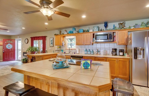 Eufaula House | Cozy Lake Eufaula Hideaway w/Fire Pit & Hot Tub!