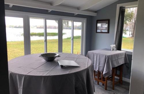 Clermont House | Cozy Lake Front Cottage