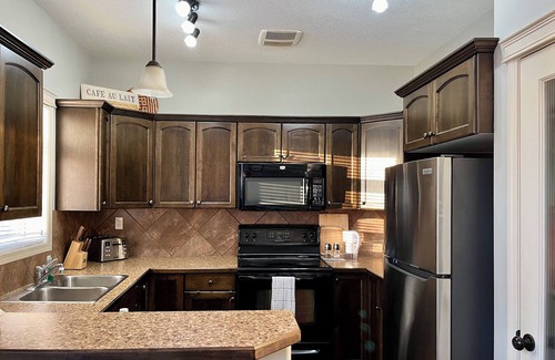 Markerville House | Cozy Lake Getaway - No Cleaning Fee!