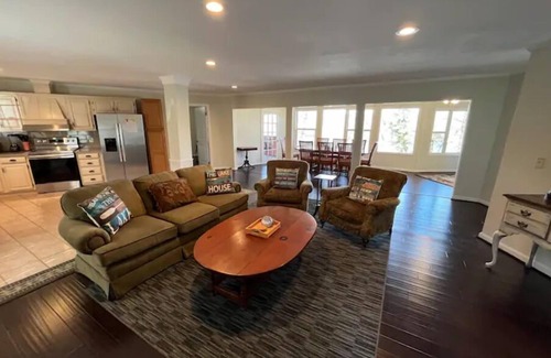 Gainesville House | Cozy lake house & 2-story dock. Enjoy sunsets, fishing, & relaxing w/friends.