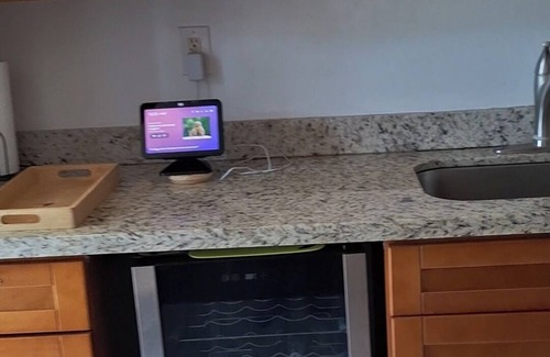 Pompano Beach Condo | Cozy Lake view King bedroom full bathroom includes fitness room,and pool.