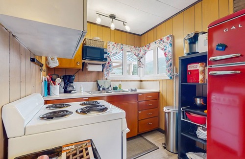 Port Angeles House | Cozy Lakefront Cabin on Lake Sutherland – A Peaceful Lakefront Getaway