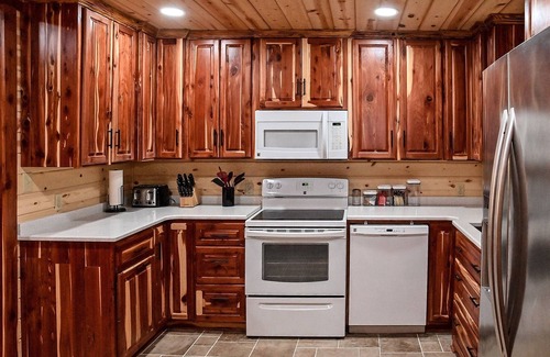 Negreet Cabin | Cozy lakefront cabin with boat house & ramp on Toledo Bend Lake