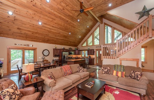 North Glade Hills House | Cozy Lakefront Charm w/Dock & Hot Tub