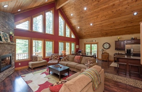 North Glade Hills House | Cozy Lakefront Charm w/Dock & Hot Tub