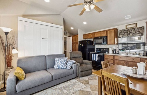 Kerens House | Cozy Lakefront Cottage on Richland-Chambers