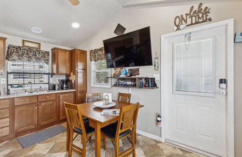 Kerens House | Cozy Lakefront Cottage on Richland-Chambers