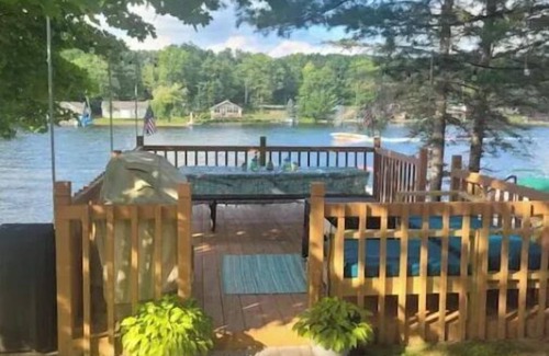 Lake George Cottage | Cozy LakeFront Cottage on All-Sports Lake George