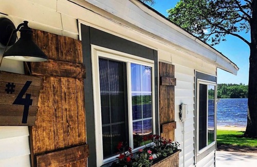 Rodney Cottage | Cozy lakefront cottage