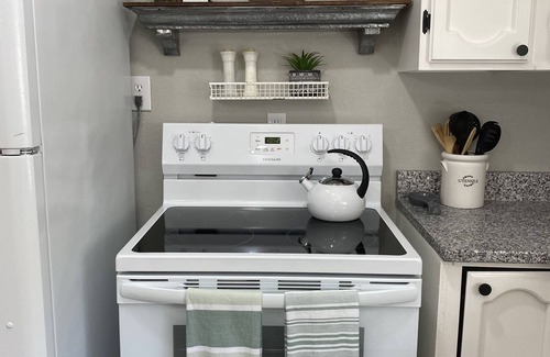 Zavalla House | Cozy Lakefront on Lake Sam Rayburn