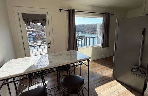 Osage Beach Cabin | Cozy Lakefront Penthouse Suite