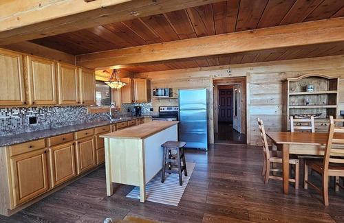 Central Alberta House | Cozy Lakefront Retreat at Lac La Nonne