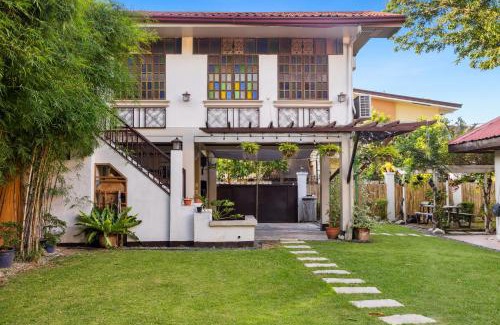 Las Pinas House | Cozy Las Pinas Haven with Big Garden, Pet Friendly - Near Super Market and the Airport