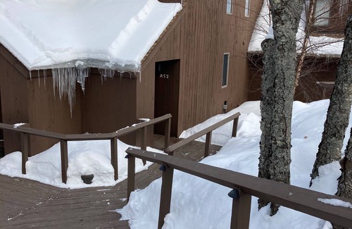 Grantham Condo | Cozy, light-filled condo - 5 min from beach!