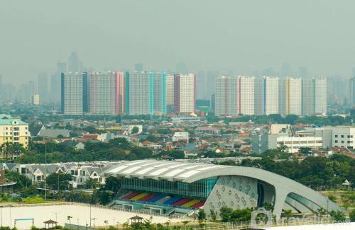 Kayu Putih Apartment | Cozy Living 1BR at Tifolia Apartment By Travelio