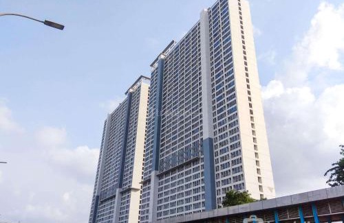 Kayu Putih Apartment | Cozy Living 1BR at Tifolia Apartment By Travelio
