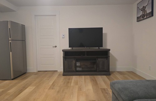 Riverview Apartment | Cozy living room and bedroom apartment in tranquil Riverview with WiFi