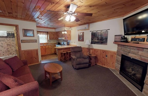 Gaines Cabin | Cozy lodge 1 bedroom and AC, WiFi Cherry Springs, PA Grand Canyon & Pinecreek
