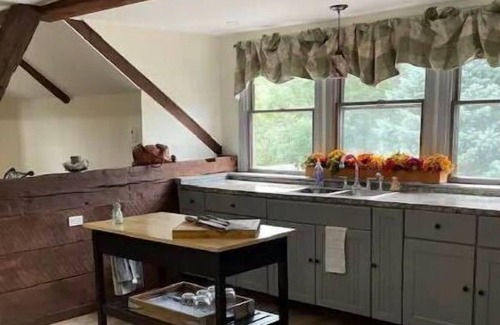 Lanesborough Apartment | Cozy Loft Apartment