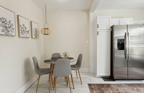 Sturgeon Bay Apartment | Cozy Loft - Steps to Downtown