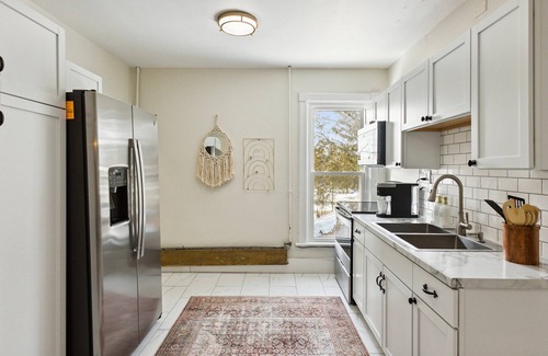 Sturgeon Bay Apartment | Cozy Loft - Steps to Downtown