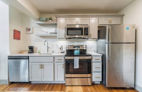 Downtown Louisville Apartment | Cozy Loft with Free Parking | Medical District