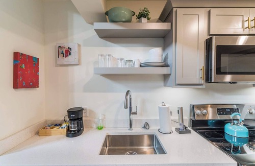 Downtown Louisville Apartment | Cozy Loft with Free Parking | Medical District