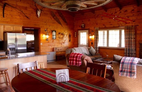Tierra Del Oro Cabin | Cozy Log Cabin, Unbeatable Views, Skiing, Pet Friendly!