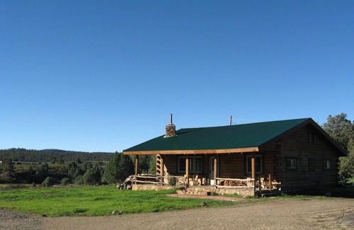 Tierra Del Oro Cabin | Cozy Log Cabin, Unbeatable Views, Skiing, Pet Friendly!