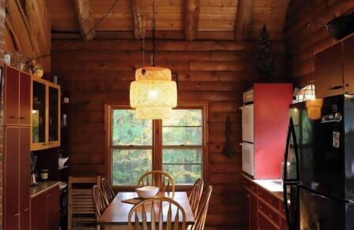 Wolfeboro Cabin | Cozy Log Cabin w/Mountain View
