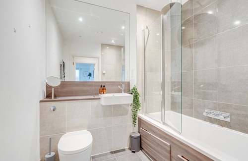 Latchmere Apartment | Cozy London Apartment With 2 Bedrooms