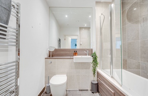 Latchmere Apartment | Cozy London Apartment With 2 Bedrooms