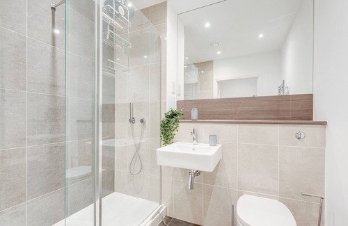 Latchmere Apartment | Cozy London Apartment With 2 Bedrooms