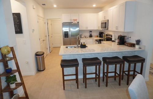 Poinciana House | Cozy Luxe Villa – Harry Potter & Disney-Themed Bedrooms, Near Disney & All Parks